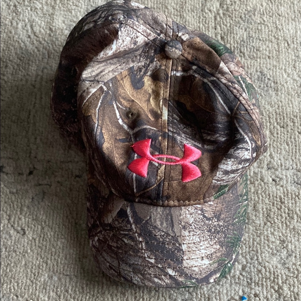 Under Armour womans Camo Cap with Pink Logo hunting